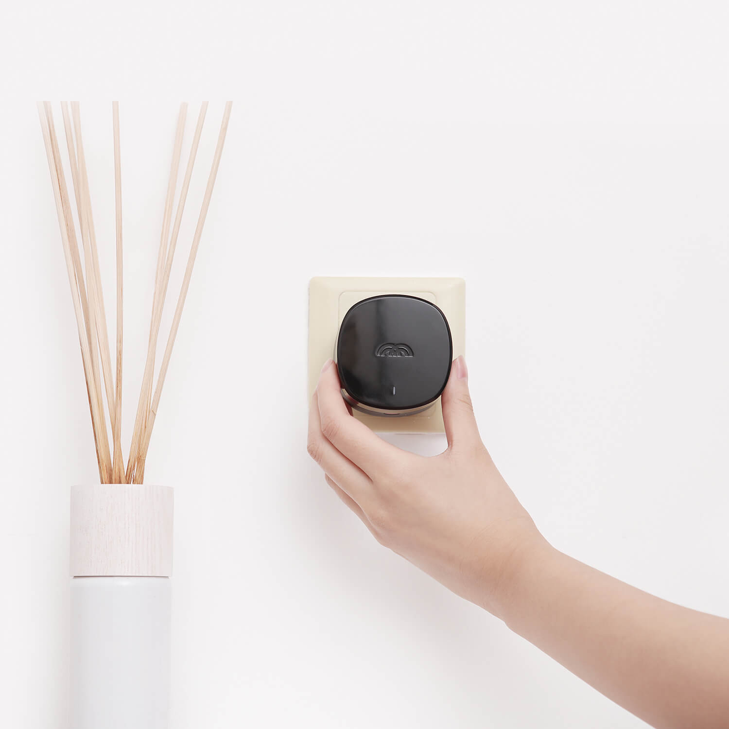 Mercku M2 Bee Junction and Mesh enabled Wi-Fi Signal Amplifier